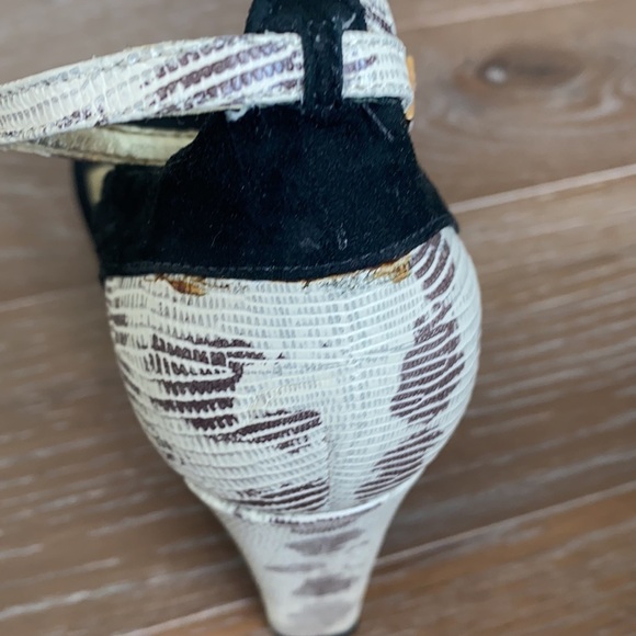 Carlos Santana Black and Cream Wedge Sandals - Picture 6 of 7